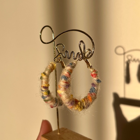 Colorful knit earring hoop - Picture 5 of 5